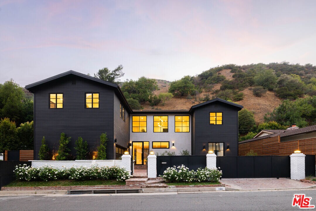 1937 N Beverly Dr in Beverly Hills, CA - Building Photo