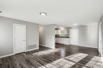 8024 Montgall Ave in Kansas City, MO - Building Photo - Building Photo