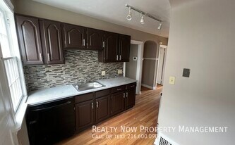 18220 Winslow Rd in Shaker Heights, OH - Building Photo