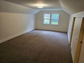 17 Pleasant St in Woodbury, CT - Building Photo - Building Photo