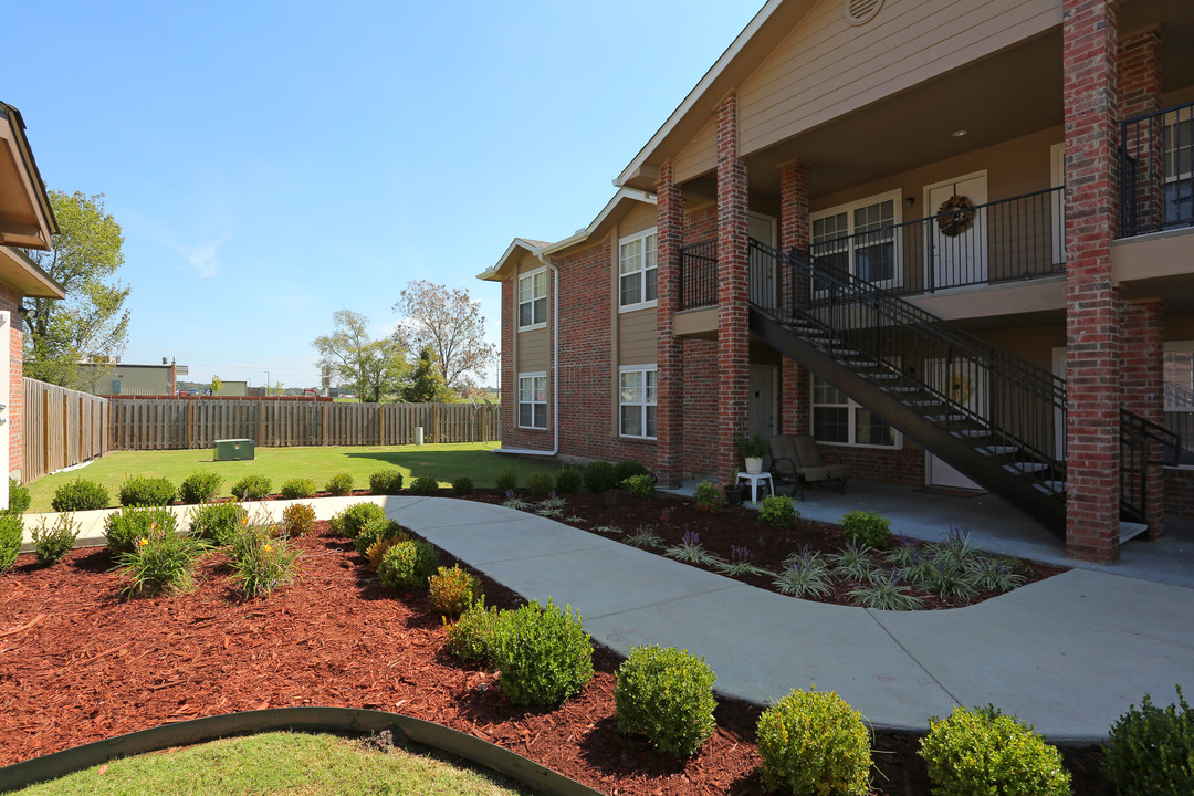 Pines at Southridge in Tahlequah, OK - Foto de edificio