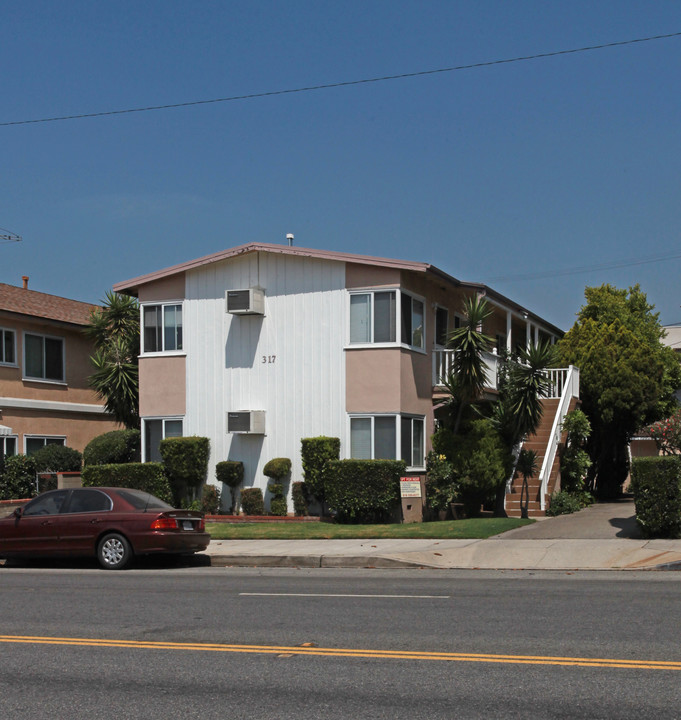 317 E Alameda Ave in Burbank, CA - Building Photo