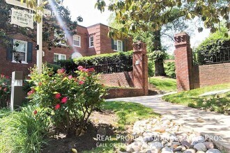1742 N Rhodes St in Arlington, VA - Building Photo - Building Photo