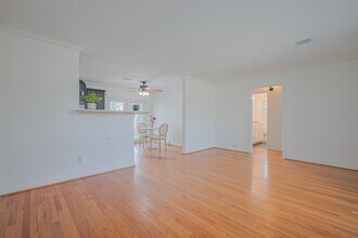 3042 Oak Forest Dr in Houston, TX - Building Photo - Building Photo