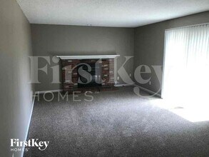 2050 Riverwood Trails Dr in Florissant, MO - Building Photo - Building Photo