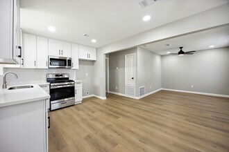 4442 Oak Shadows Dr in Houston, TX - Building Photo - Building Photo