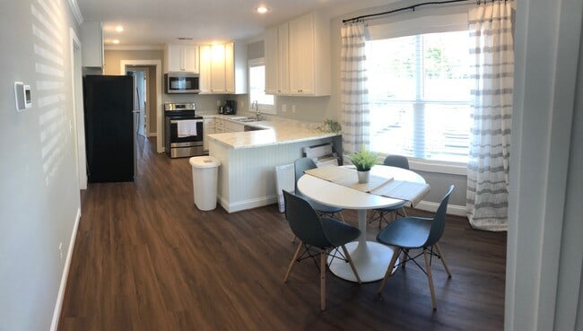 2 Sunnydale Dr, Unit Middle Unit