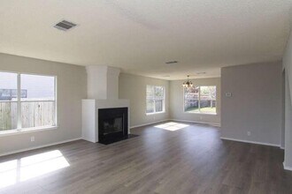 12912 Latchwood Ln in Austin, TX - Foto de edificio - Building Photo