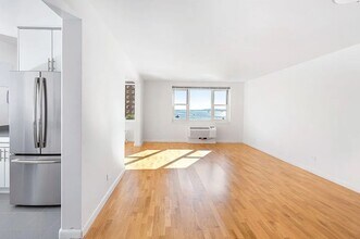 2 S End Ave in New York, NY - Building Photo - Building Photo