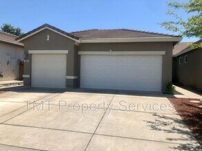 2362 Dunsley Cir in Roseville, CA - Building Photo - Building Photo