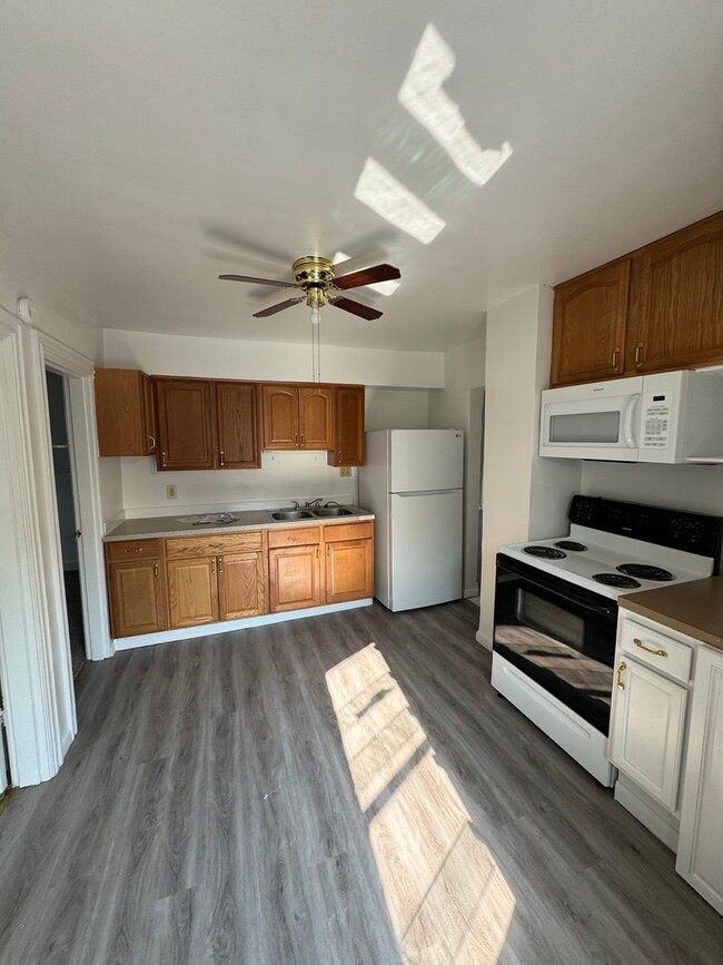 63 E Penn St in Carlisle, PA - Building Photo - Building Photo