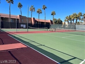 5295 Indian River Dr in Las Vegas, NV - Building Photo - Building Photo