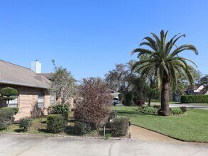 2052 Watersedge Dr in Deltona, FL - Building Photo - Building Photo