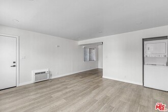 129 S Avenue 64 in Los Angeles, CA - Building Photo - Building Photo