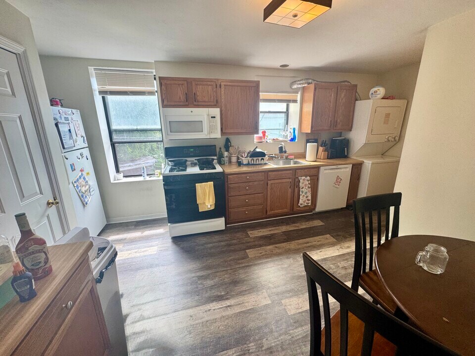 2028 Massachusetts Ave, Unit 1 in Cambridge, MA - Building Photo