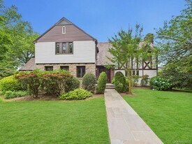 75 Lord Kitchener Rd in New Rochelle, NY - Building Photo