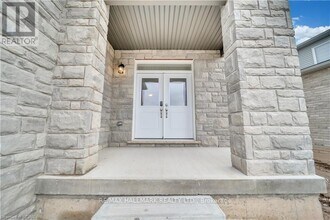 7871 Seabiscuit Dr in Niagara Falls, ON - Building Photo - Building Photo