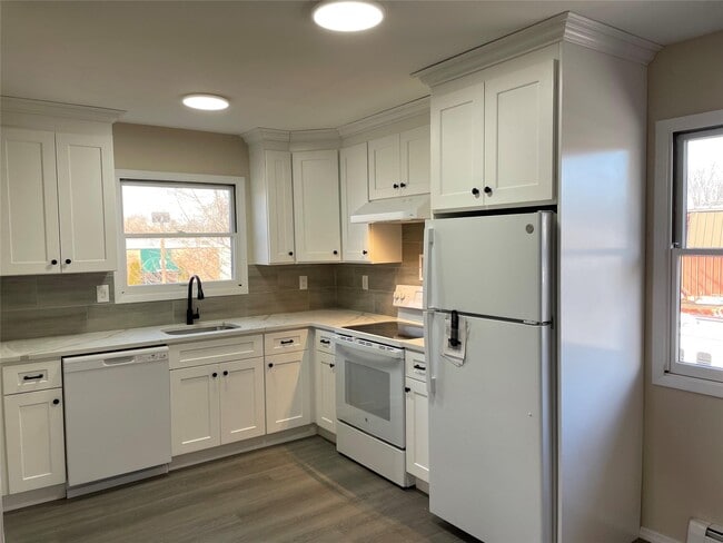 7 Locust Ave in Babylon, NY - Building Photo - Building Photo