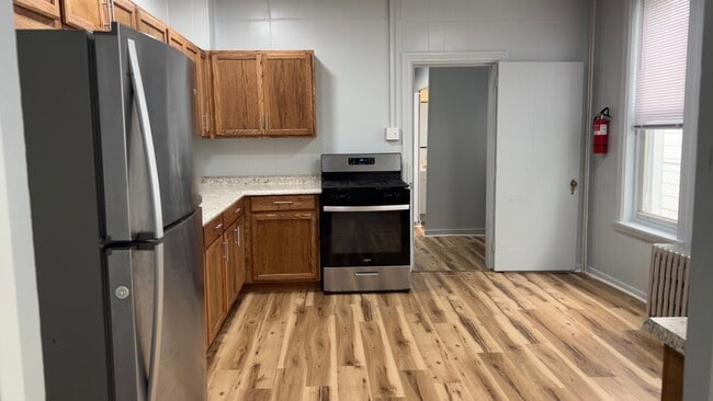 property at 643 S 9th St