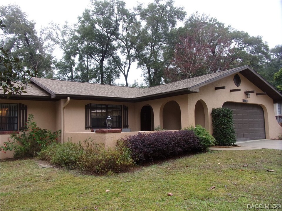 6715 E Red Robin Ln in Inverness, FL - Building Photo