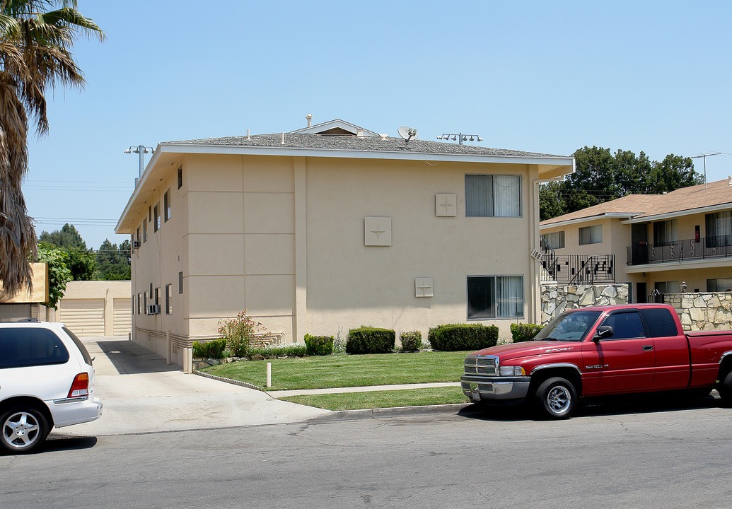 109 E Wilken Way in Anaheim, CA - Building Photo