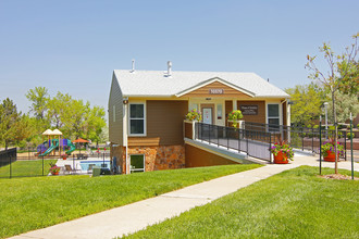 Village of Yorkshire in Thornton, CO - Foto de edificio - Building Photo