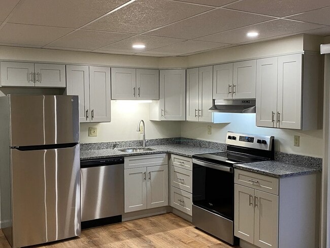 Floral Gardens Apartments in Dover, NH - Building Photo - Building Photo