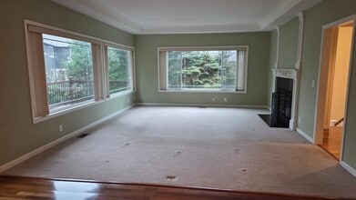 11734 82nd Ave NE in Kirkland, WA - Building Photo - Building Photo