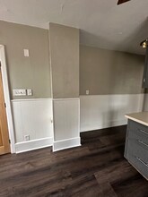 929 E Clarke St, Unit A in Milwaukee, WI - Foto de edificio - Building Photo