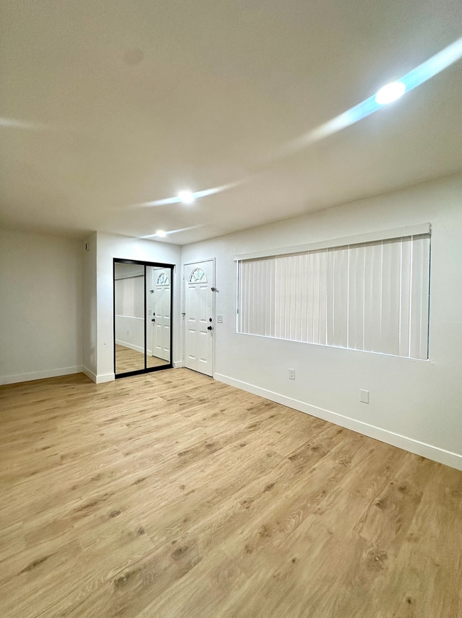 7130 Glade Ave in Los Angeles, CA - Building Photo - Building Photo