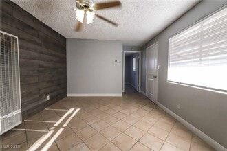 307 Regina Way in Henderson, NV - Building Photo - Building Photo