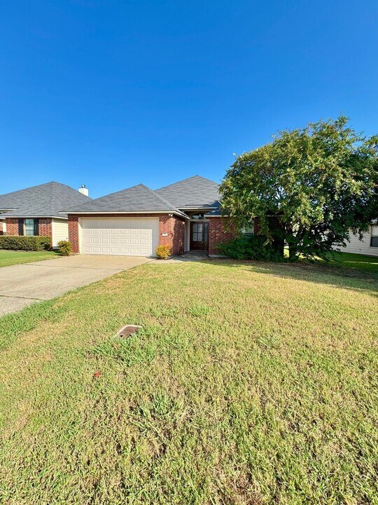 3704 Sabine Pass Dr in Bossier City, LA - Building Photo