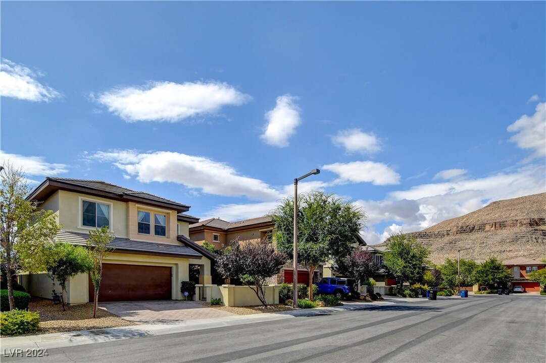 10659 Agate Knoll Ln in Las Vegas, NV - Foto de edificio