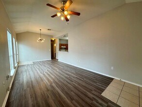 1717 Constantino Cir in Austin, TX - Foto de edificio - Building Photo