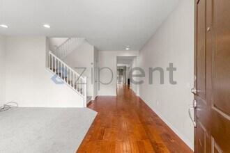 10798 Rosemary Way in Corona, CA - Foto de edificio - Building Photo