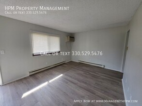 1017 Howe Ave in Cuyahoga Falls, OH - Building Photo - Building Photo