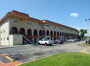 Miami Gardens Apartments in Miami Gardens, FL - Building Photo - Building Photo