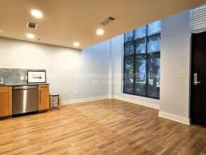 301 NE 4th St, Unit 1 in Oklahoma City, OK - Foto de edificio - Building Photo