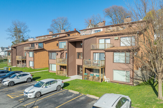 Hillside Condominiums in Fall River, MA - Building Photo - Building Photo