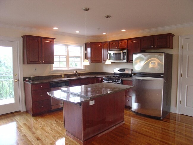 50 B St, Unit #6 in Boston, MA - Foto de edificio - Building Photo