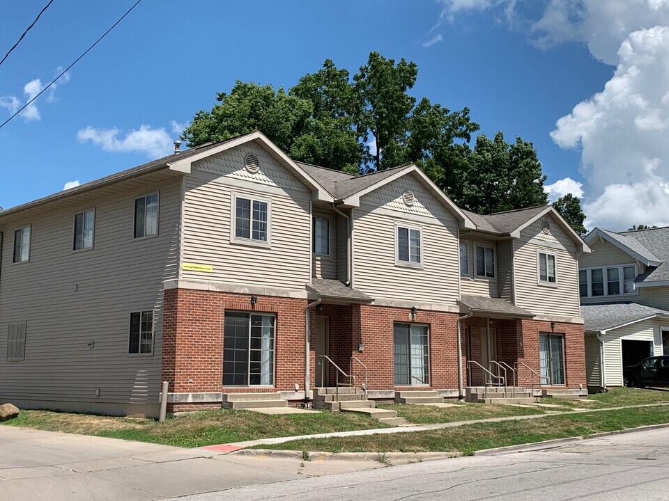 520 Bowery St in Iowa City, IA - Building Photo