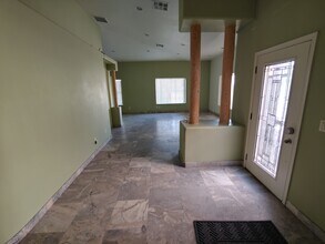 69 E Columbus Ave in Phoenix, AZ - Foto de edificio - Building Photo