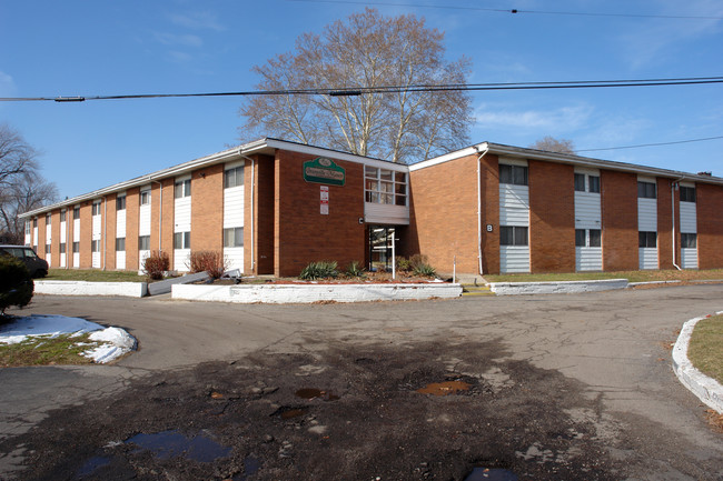 Granville Manor Apartments in Eastpointe, MI - Building Photo - Building Photo