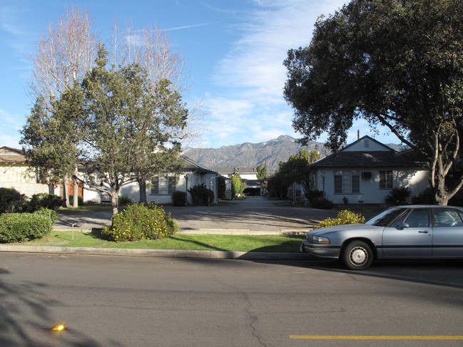 919 Fairview Ave in Arcadia, CA - Foto de edificio - Building Photo