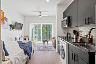 596 W 9th St in Dallas, TX - Building Photo