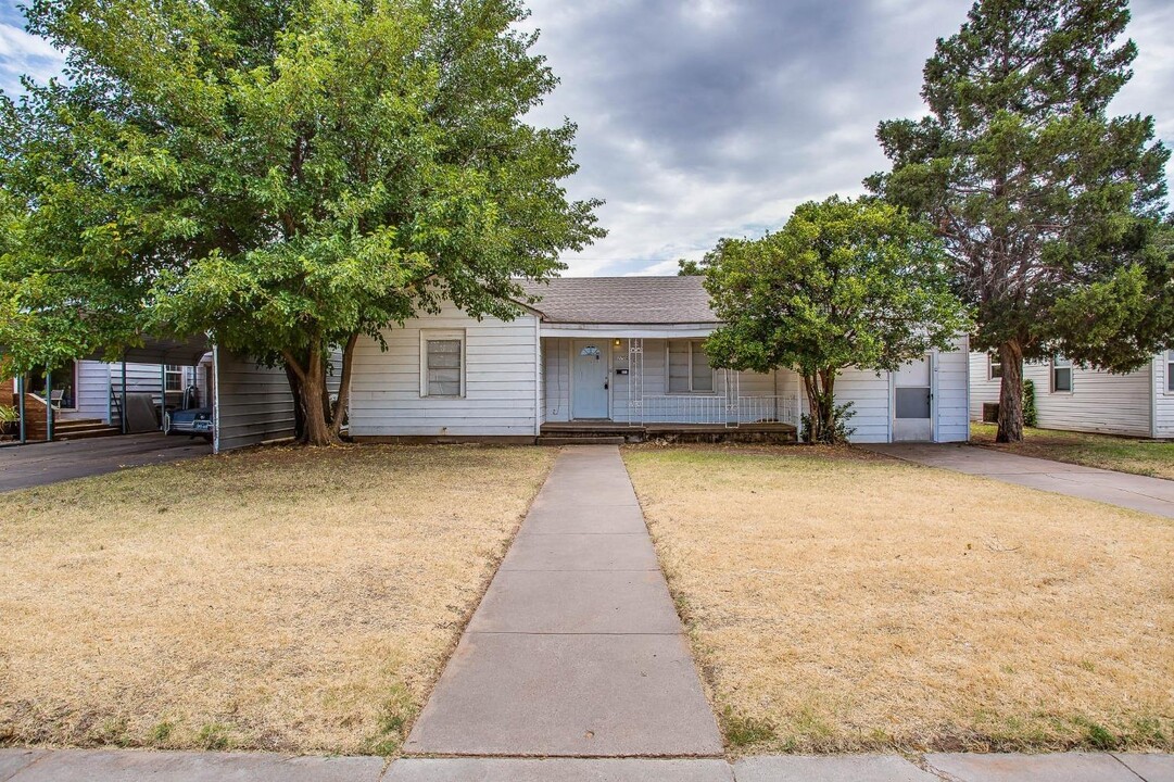 2705 33rd St in Lubbock, TX - Building Photo