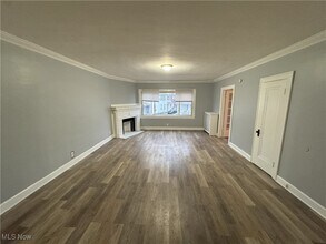 4604 Turney Rd-Unit -#APT 2 in Garfield Heights, OH - Building Photo - Building Photo