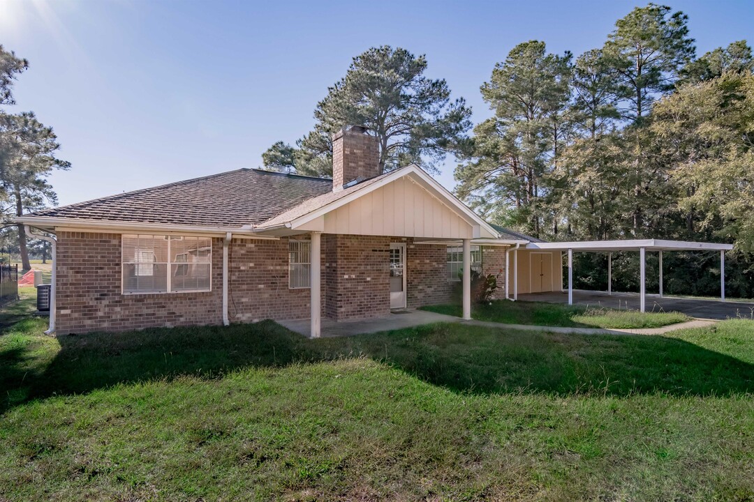 295 Broadmoor St in Trinity, TX - Building Photo