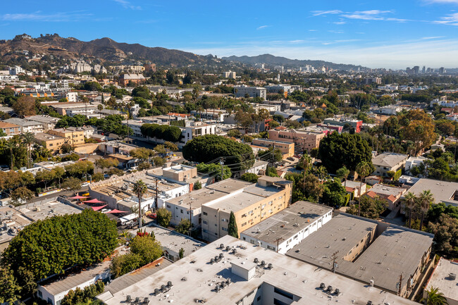 1045 Harper Ave in West Hollywood, CA - Building Photo - Building Photo