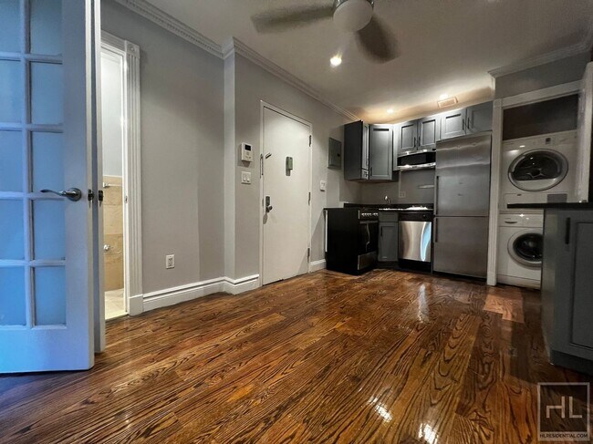 East 5th Street, Unit 1B in New York, NY - Building Photo - Building Photo